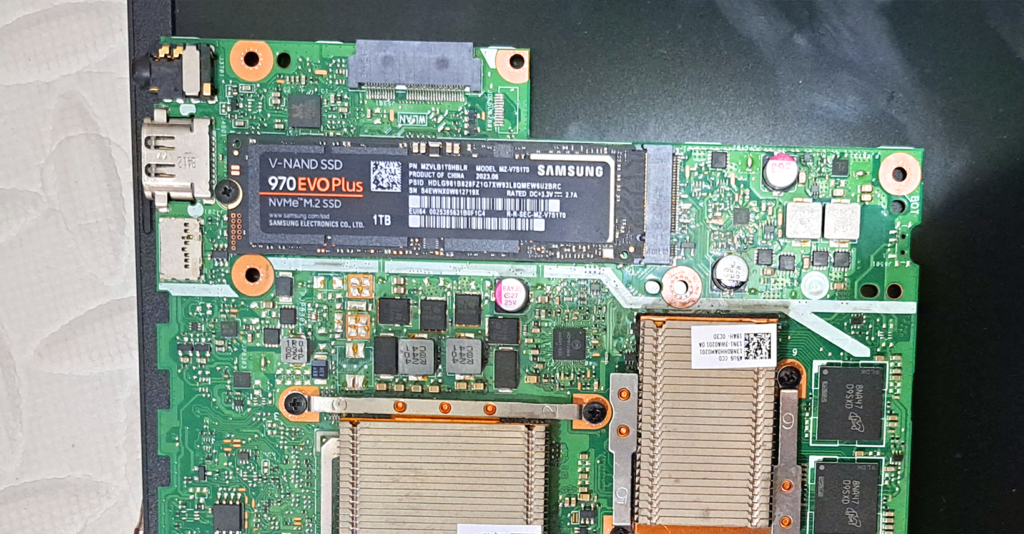 Asus X507UF motherboard with M.2 slot